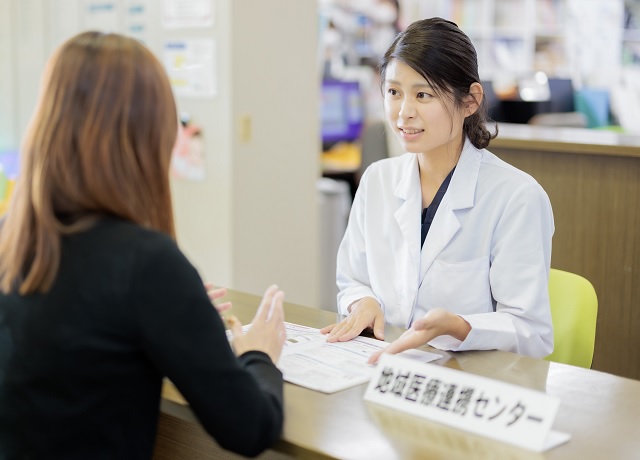 患者様の相談を受けている職員